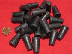 25 pcs – #00 Tapered Rubber Stopper – 3/8″ to 9/16″ Solid, Vial, Test Tube, Cork