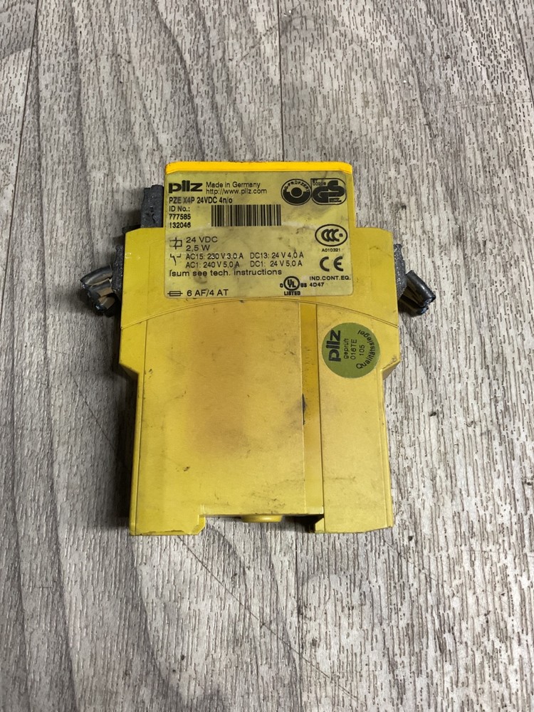 Pilz 777585 Safety Relay, PZE X4P 24VDC 4n/o, *Broken* #4030A3ML