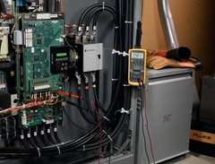 Fluke Digital Multimeter: TRMS CAT III 1000V CAT IV, 1000 V Max AC Volt Measure