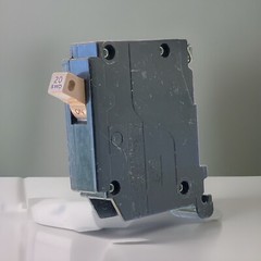 CH120 Cutler-Hammer Type CH 1 Pole 20 Amp 120v plastic foot SWD handle