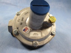 MAXITROL 325-3 GAS Pressure Regulator 10 PSIG MAX 3/8″ New Old Stock USA