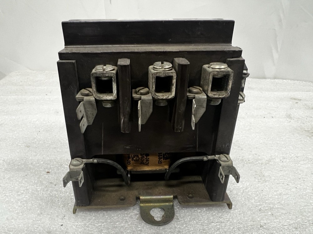 Eaton Cutler-Hammer 9560H1610A 3-Pole Contactor 90A 600V Coil Model 6-331-25