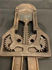 Antique Cast Iron Cattle Dehorner Clip Tool Veterinary Livestock Farm 37”
