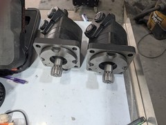 Danfoss 111.6651.327 Hydraulic Motor Flange Mount SAE 8 Ports 32mm Spline