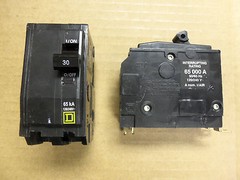 Square D QHB 2 pole 30 amp 120/240v QHB230 65kA Circuit Breaker QOB FLAWED