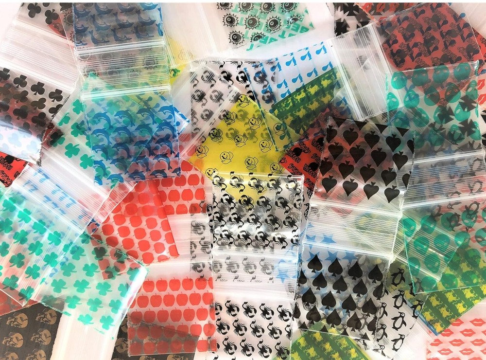 100 SMALL BAGGIES 1515 1.5″ X 1.5″ MINI RESEALABLE POLY (10+ MIXED DESIGNS)