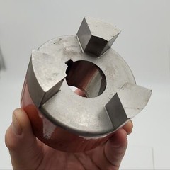 Lovejoy L-110 x 1-1/4 Hub Coupling Jaw Style 1-1/2″ Bore w/ Keyway Sintered Iron