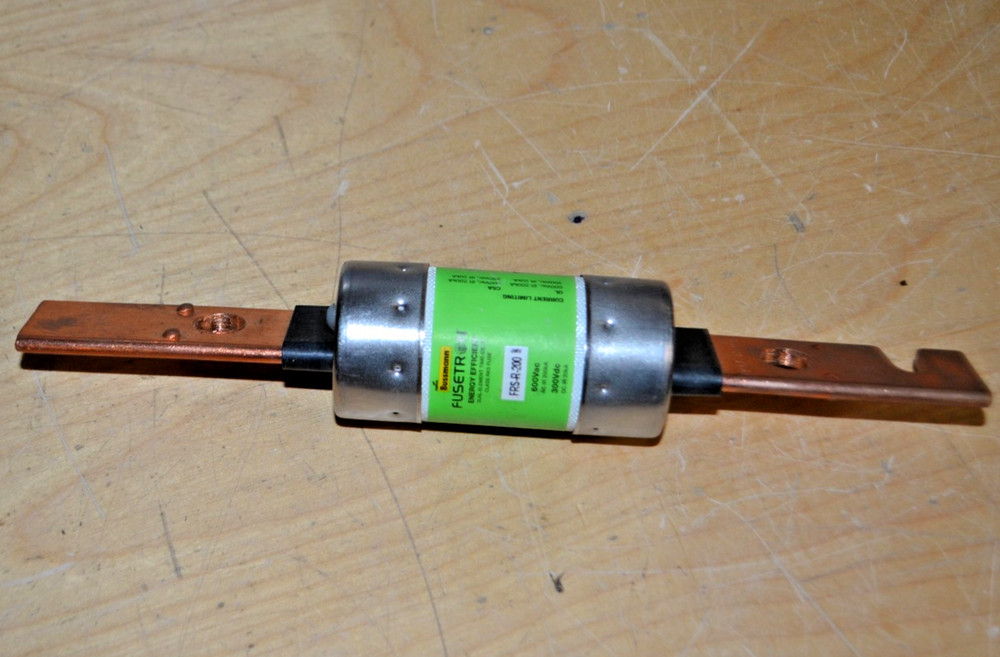 BUSSMANN – FRS-R-200 – Fusetron Dual Element Time-Delay, 200 Amp, 600 V ~ New