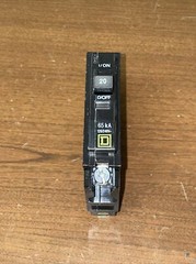 Square D QHB120 1P 20a 120V 65kA Bolt-on Breaker Yellow D, White 20 NTO