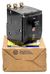 Square D QOB335 35 Amp 3 Pole Circuit Breaker QOB 240VAC 35A 3P — NEW READ