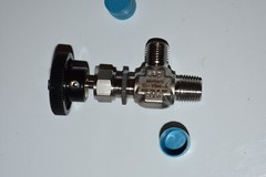 Swagelok SS-1RM4 Valve 1/4″ Stainless NPT 90 degree Valve