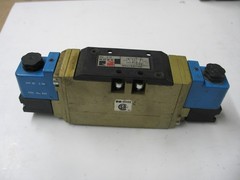 ROSS W6576A2407 5W/2P DUAL SOLENOID VALVE PILOT CTRL SUB-MOUNT 24VDC Q0153B