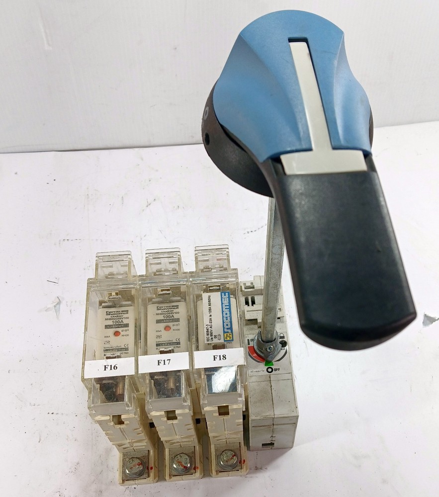 1 USED SOCOMEC 60947-3 SWITCH DISCONNECTOR ***MAKE OFFER***