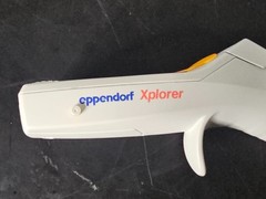 EPPENDORF XPLORER 300 SINGLE CHANNEL ELECTRONIC VOLUMETRIC PIPETTE 15-300µL