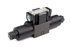 Chief D03 3 Position Spring Center Closed, Parallel Circuit, 20 GPM, 115V AC