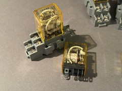 IDEC RH2B-UAC24V / RH1B-UAC24V Plug-in “Ice Cube” Relays with DIN Sockets