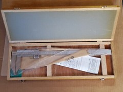 New Mitutoyo Metric Stainless Steel Vernier Caliper 0-300mm / 0.02mm Nib Jaws