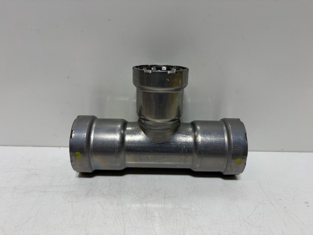 Viega 25376 MegaPressG 1-1/2″ x 1-1/2″ x 1-1/4″ Carbon Steel Tee P1 x P2 x P3