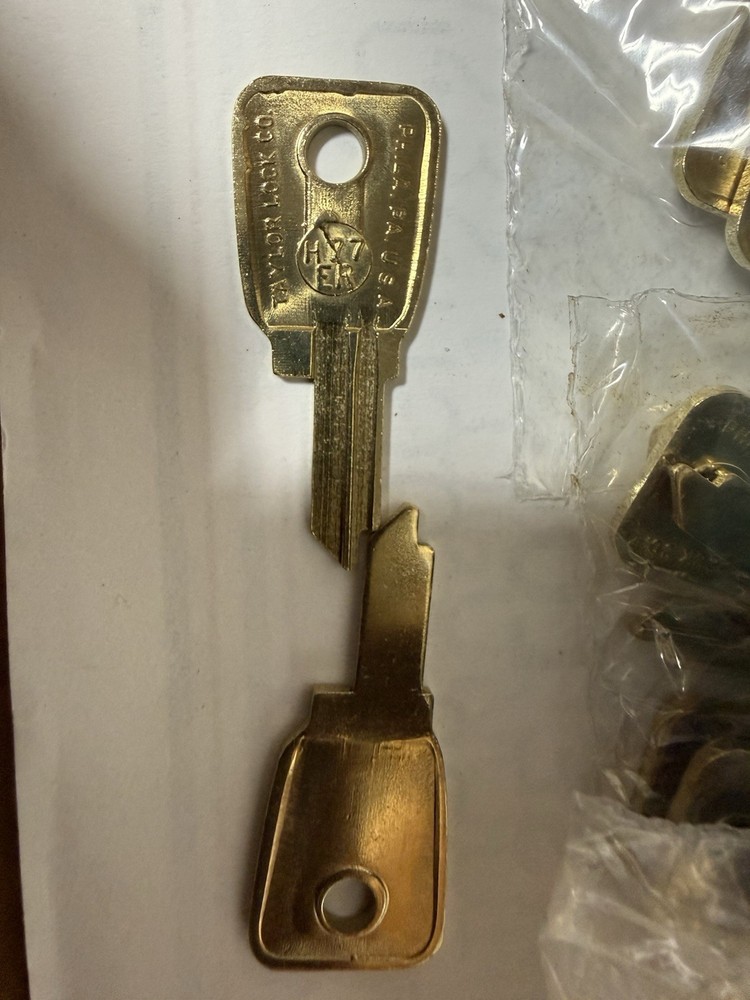 Taylor UN18 Nickel Silver Key Blanks UN18-S71B Box of 50