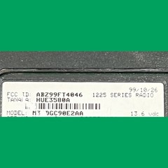Motorola Radius M1225 / M1225 / UHF / Two Way Radio / Analog / 450-474MHz