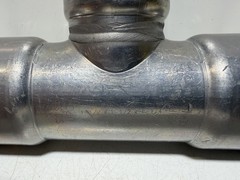 Viega 25376 MegaPressG 1-1/2″ x 1-1/2″ x 1-1/4″ Carbon Steel Tee P1 x P2 x P3