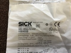 4 sick grl18sg-f2332 sensors new In package including D-79183 reflectors
