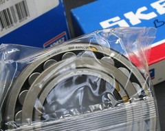 One (1) SKF 22212 EK/C3 Spherical Roller Bearing 60MM ID England NEW