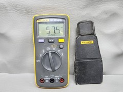 FLUKE 107 CAT III 600V Digital Multimeter.