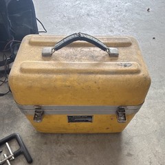 Dynatel/3M 573A RF Cable Fault Locator & Transmitter with Carrying Case