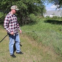 Master MFG 40 Gallon 3-Point Broadcast Sprayer, 10 Foot Swath