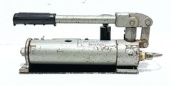 OMICRON OTE-P202 PRESSURE CALIBRATOR WITH HAND PUMP TONSBERG NORWAY