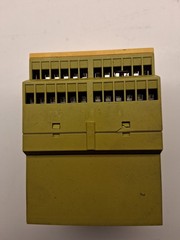 PILZ – SAFETY RELAY PNOZ 11 — 774080 — 24AC/DC 7 x Safety Contacts 1 x Aux