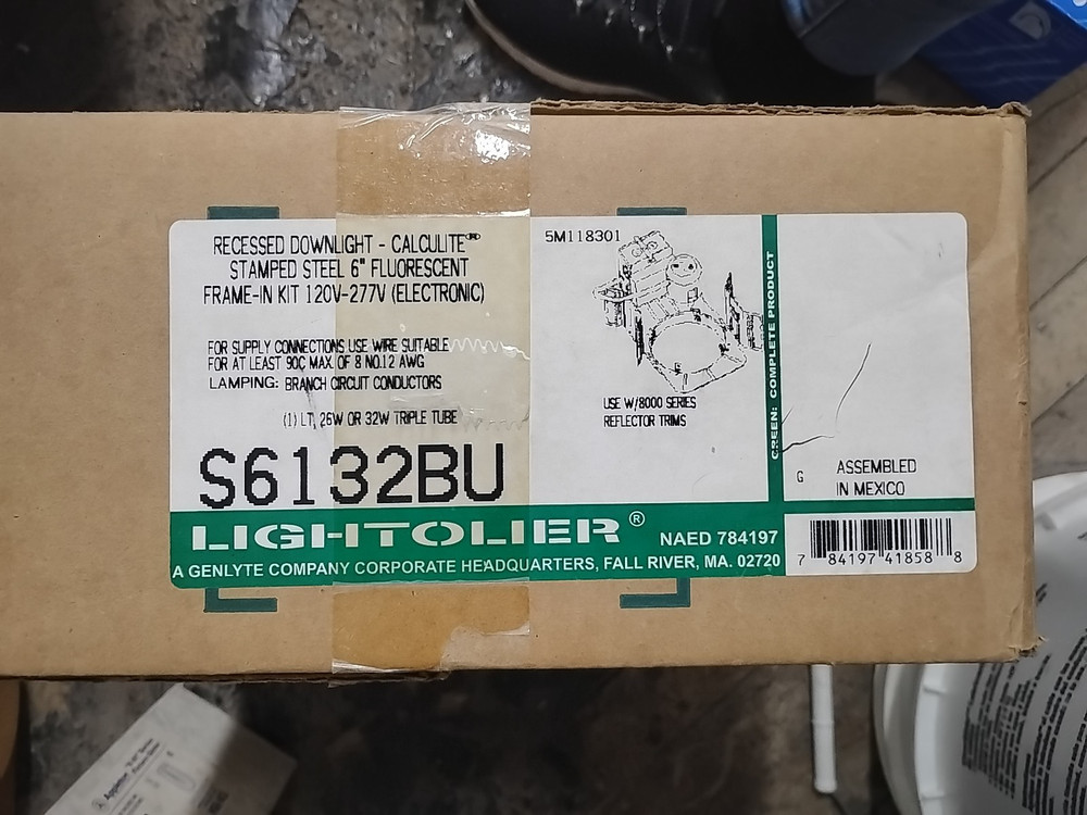 LIGHTOLIER S6132BU DOWNLIGHT, COMPACT FLUORESCENT 26;32W, 120/277V.New