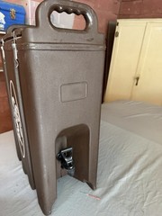 FORD Cambro Hot / Cold Beverage Dispenser, 4-3/4 Gallons Brown 500LCD