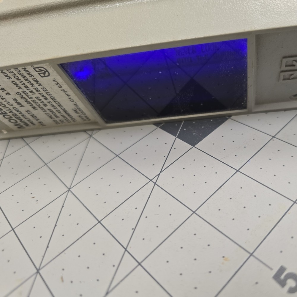 UVP Inc. UVGL-25 Compact Mineralight UV Ultraviolet Lamp
