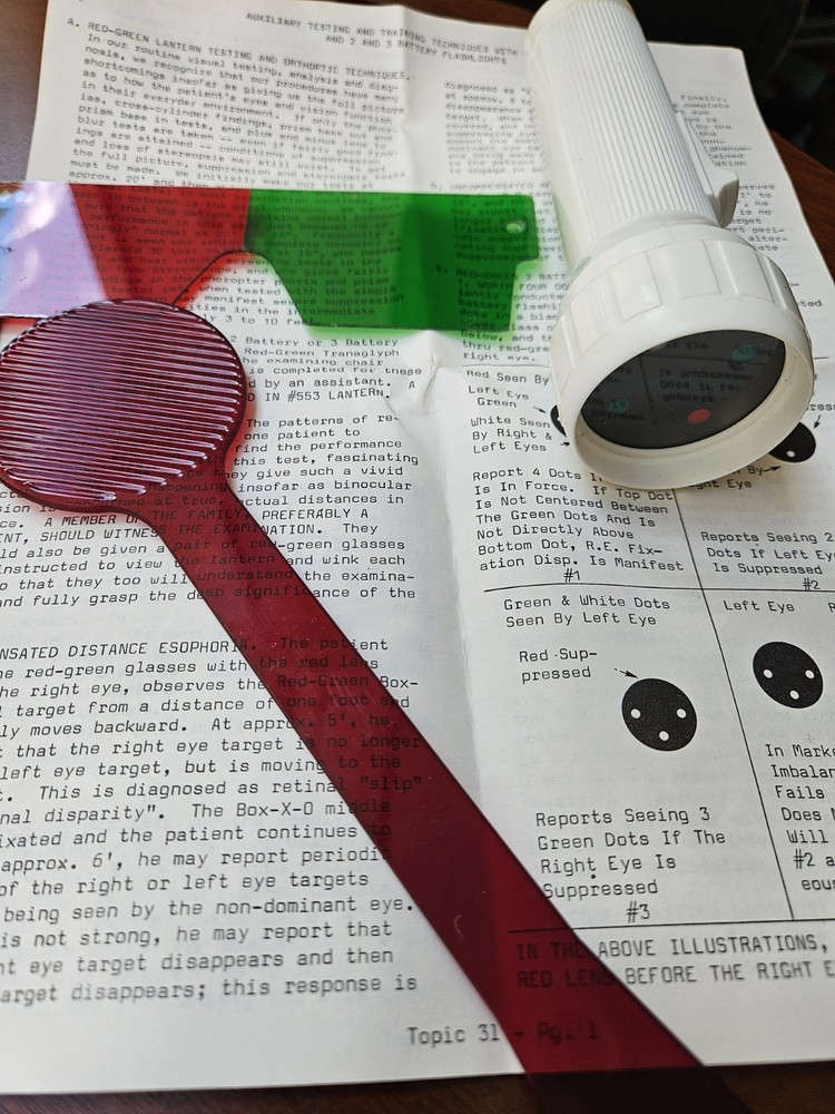 Optometry Worth 4 Dot Test with Red Green Glasses Flashlight and Maddox Rod