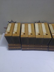 SIEMENS SIMATIC S5, 6ES5 441-8MA11 AND 6ES5 700-8MA11 W/ BASE