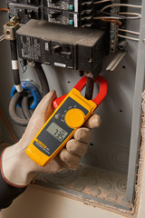 117/323 Kit Multimeter and Clamp Meter Combo Kit for Residential and Commercial