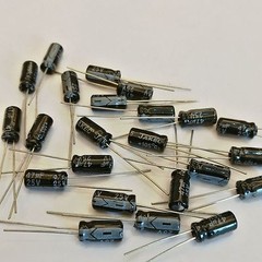 US Stock 50pcs Electrolytic Capacitors 47uF 47mfd 25V +105℃ Radial 5 x 11mm