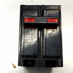 Westinghouse BR220 Type 20A 2-Pole Plug-In Circuit Breaker Thermal Protection