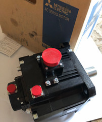 NEW MITSUBISHI HF-SP2024B AC SERVO MOTOR. 3AC 281V 5A 2KW,2000 R/MIN,5.0A.AM