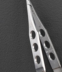 Katena K5-8480 Kratz Lens Holding Forceps, Curved, Narrow/Delicate, 115mm