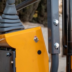 FREE SHIP 1.4Ton Mini Excavator With B&S EPA Engine Swing Boom+5 ATTACHMENT
