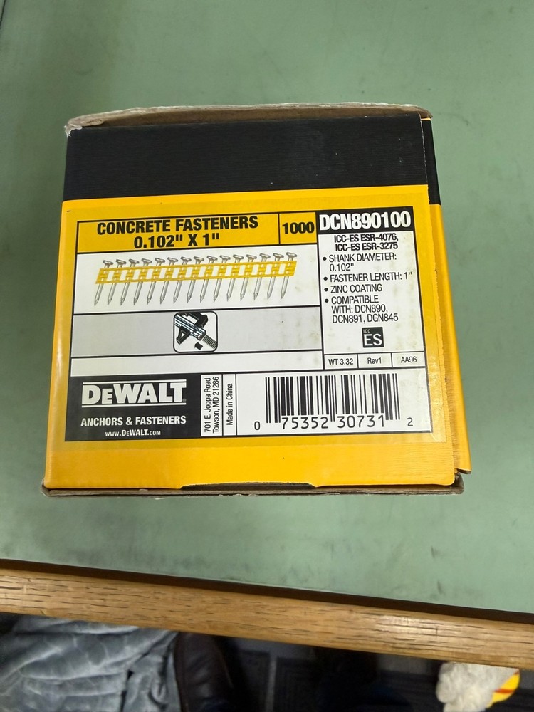 (1 Box) DeWalt DCN890100 CCN Concrete Pins, Steel, 1″ X .102″ (1,000 Pins)