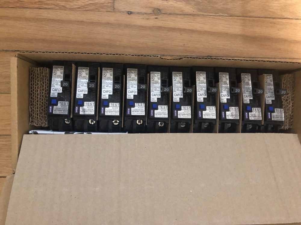 10 x SIEMENS QA120AFCN PLUG ON NEUTRAL 20A AFCI ARC FAULT BREAKERS NEW