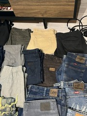 Approx 45x Vintage Branded Trousers Reseller Bundle – Wrangler, Lee, Diesel, Hugo Boss