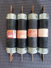 (Lot of 4) FRS-R-200 Fusetron 200 Amp Fuse Class RK5 FREE SHIPPING