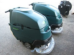 NOBLES SS5 (Tennant T5) FLOOR SCRUBBER 32″ under 800 hours 60 day parts WARRANTY