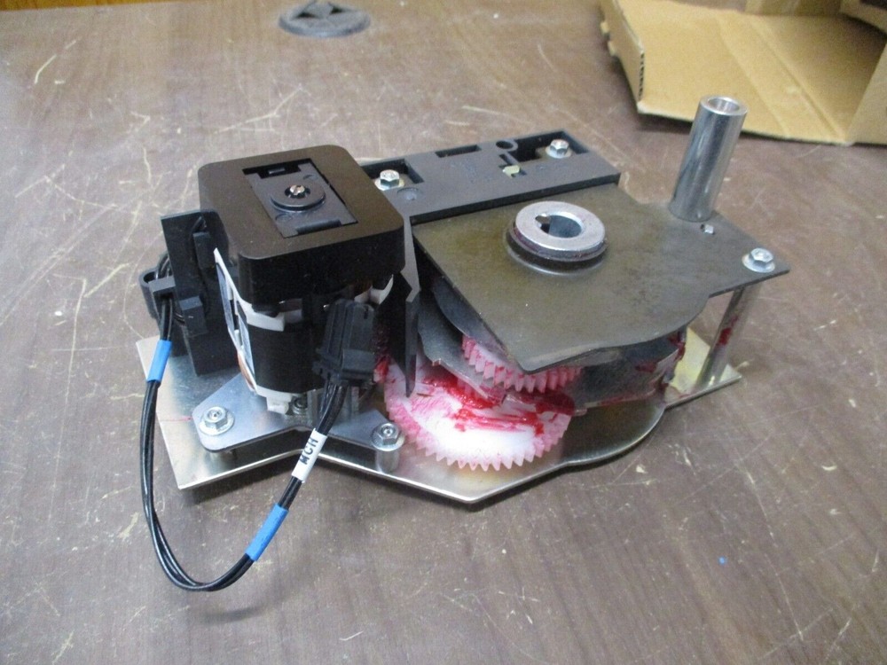Schnedier Electric Masterpact Gear Motor 47893 100/125VAC New Surplus