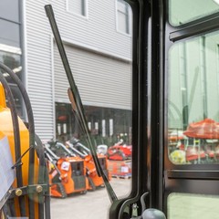 Enclosed cab 1.2Ton Mini Excavator With 9 Attachments Kit 13.5hp Mini Digger